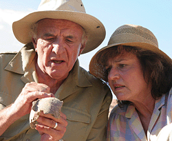 Louis ve Mary Leakey,Tanzania Olduvai vadisinde.gif